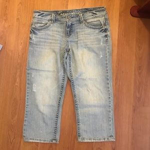 Aeropostale capris! Size 9/10